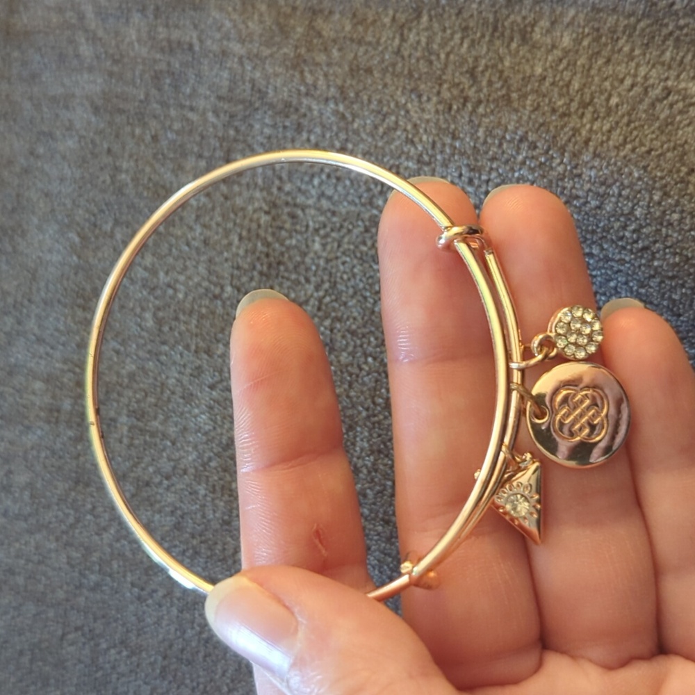 Bangle bracelet